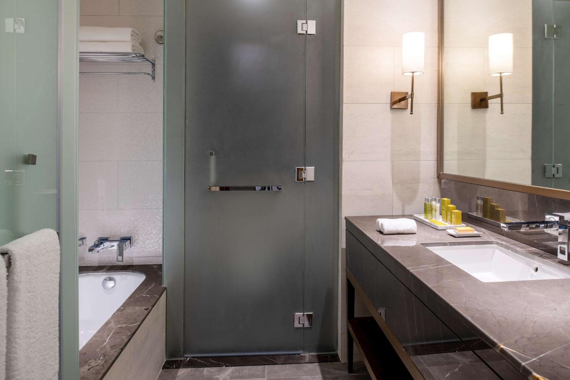 Doubletree Suites By Hilton - Riyadh Financial District Экстерьер фото